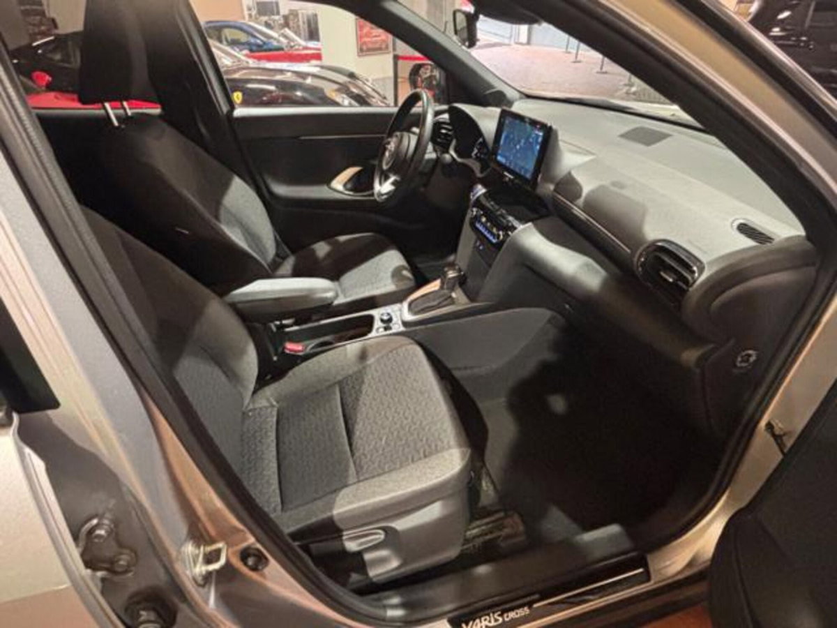 Toyota Yaris Cross 1.5h GR Sport Black Sky fwd 116cv e-cvt (13)