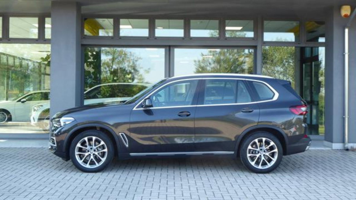 BMW X5 xDrive30d 48V xLine (2)