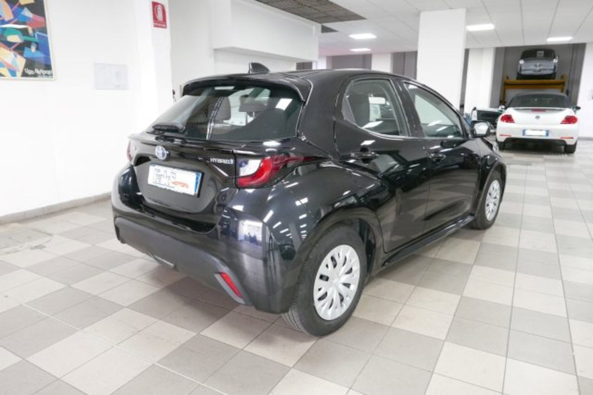 Toyota Yaris 1.5 Hybrid 5 porte Style (4)