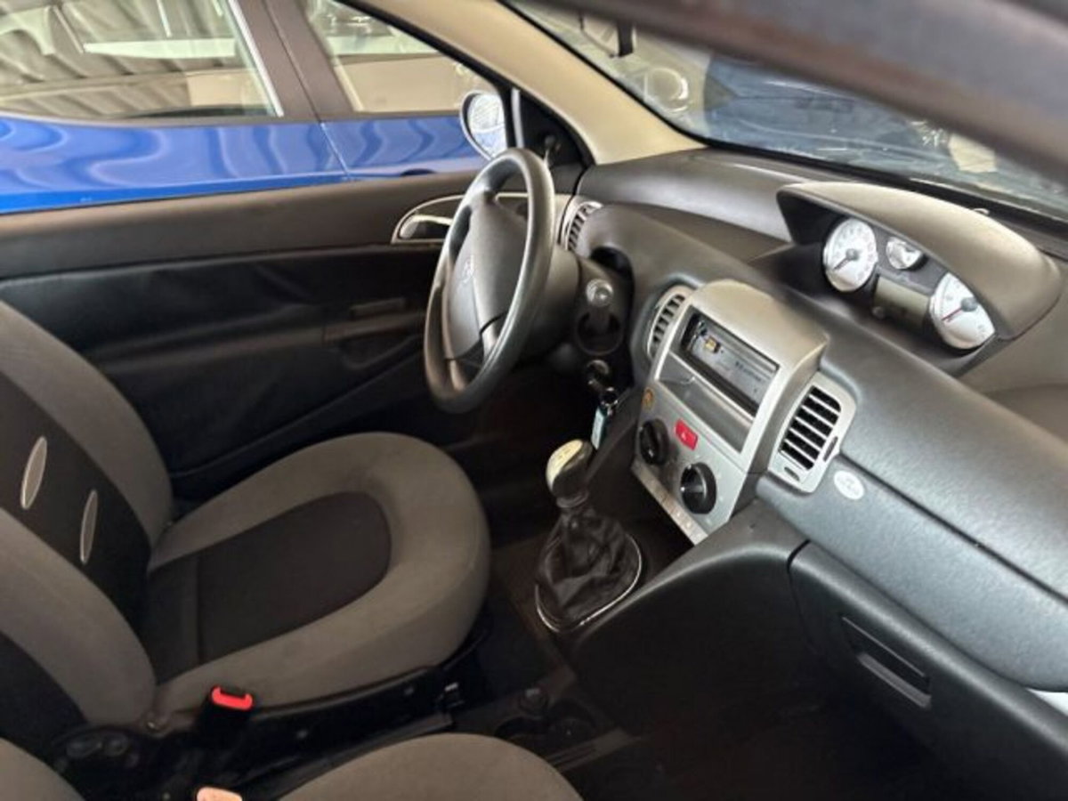Lancia Ypsilon 1.2 Platino (5)