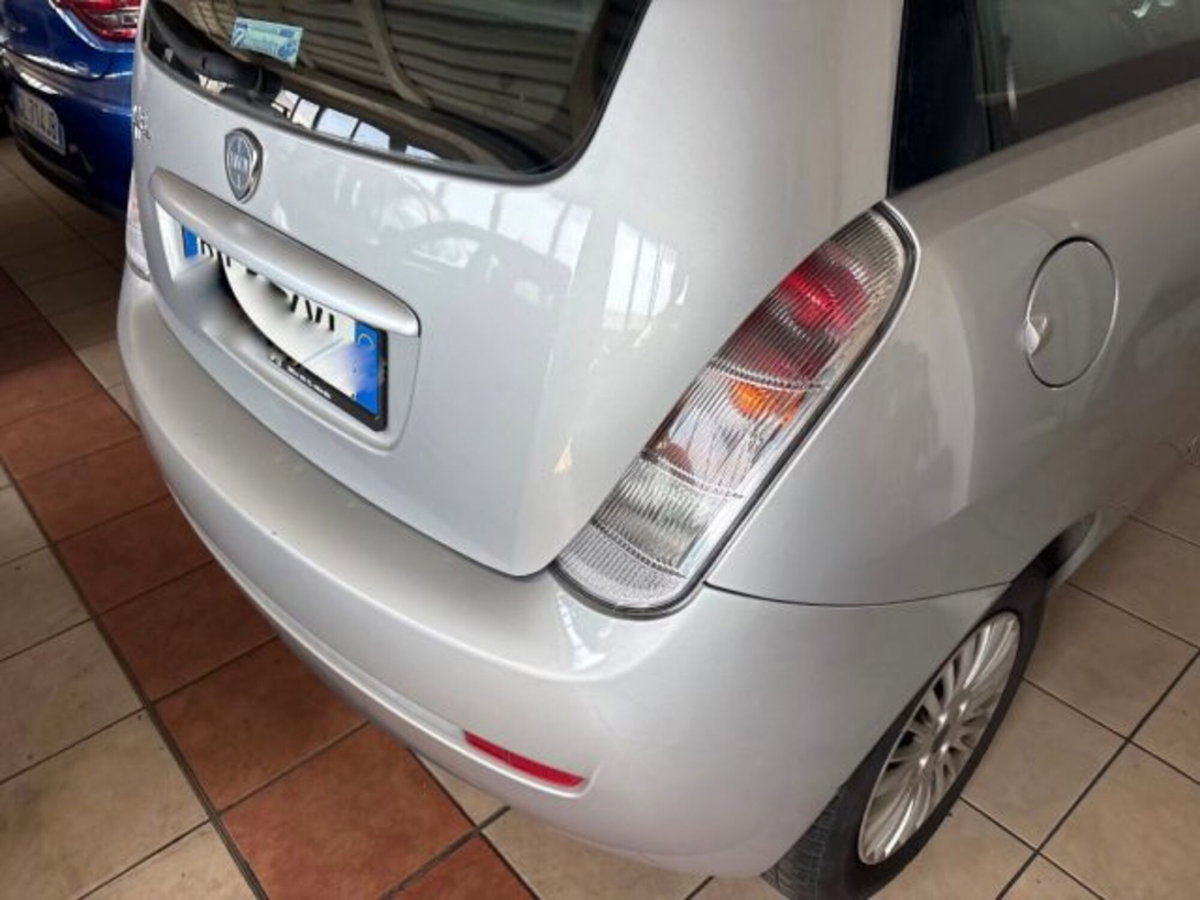 Lancia Ypsilon 1.2 Platino (9)