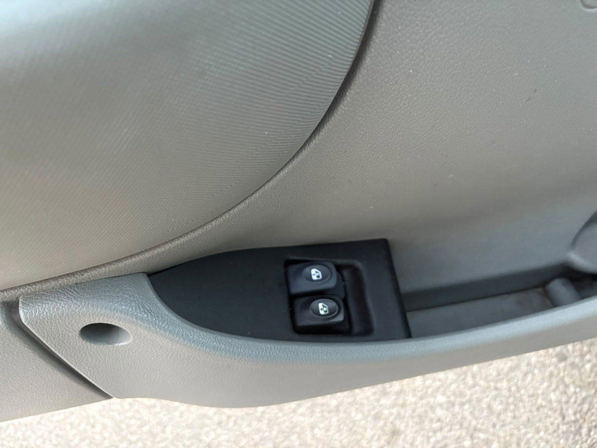 Renault Kangoo 1.9 dCi 4x4 4p. Authentique (9)