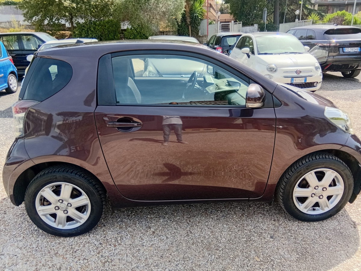 Toyota iQ 1.0 Sol (7)