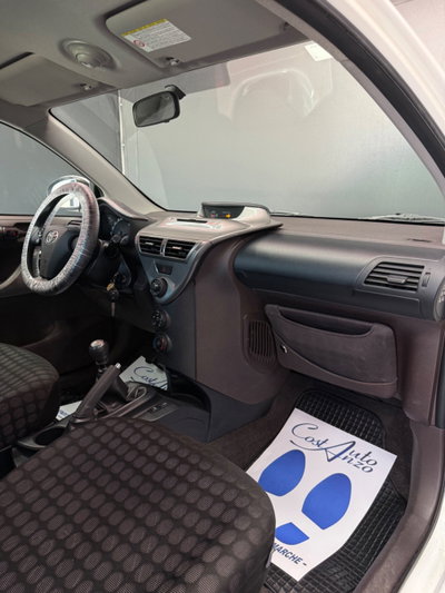 Toyota iQ 1.0 Sol (10)