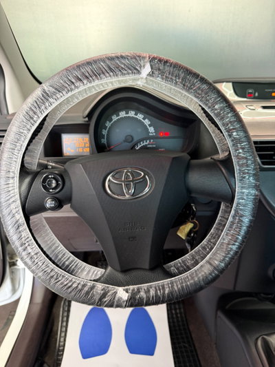 Toyota iQ 1.0 Sol (11)