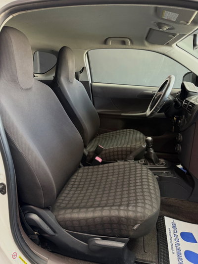 Toyota iQ 1.0 Sol (14)