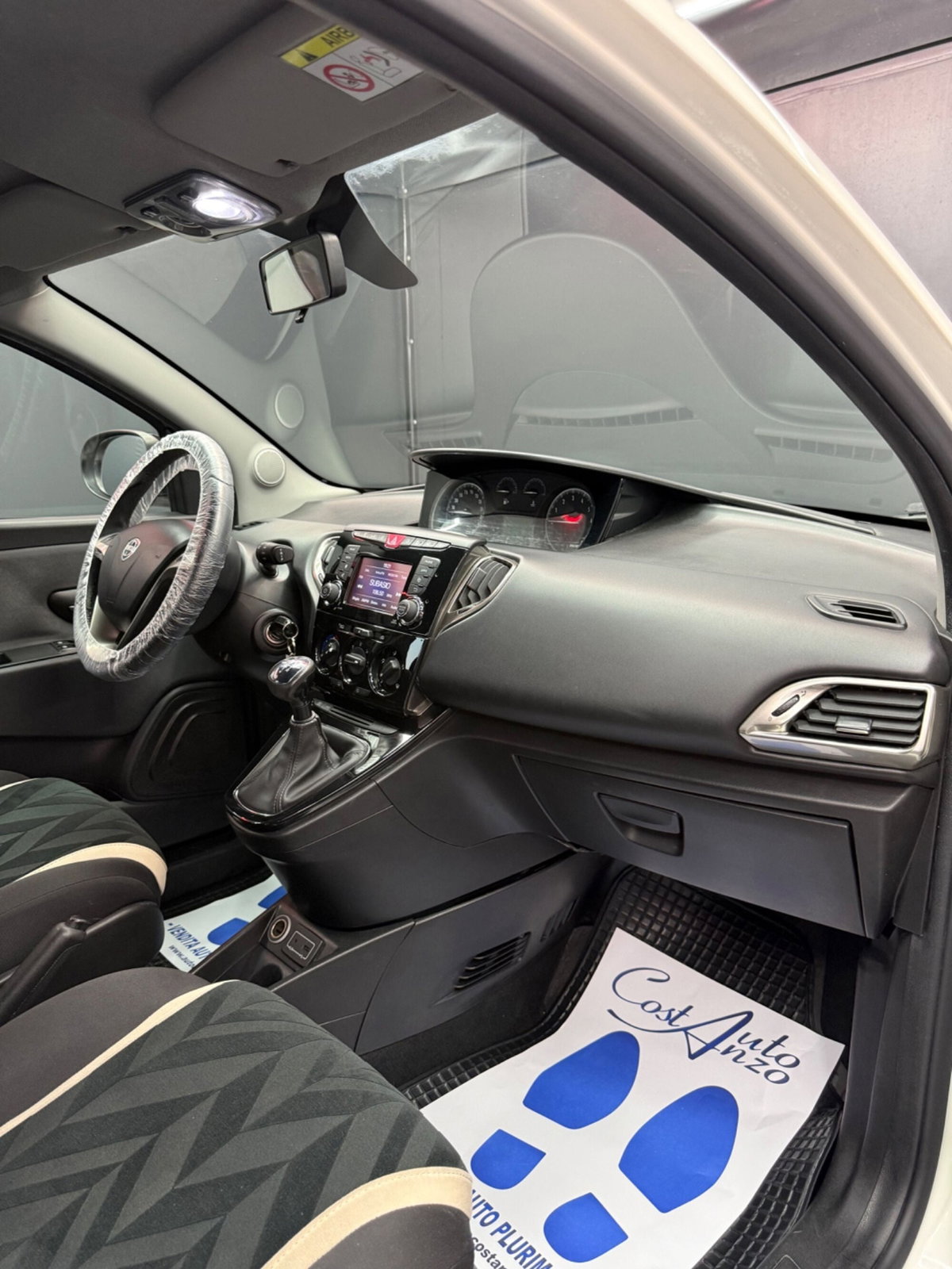 Lancia Ypsilon 0.9 TwinAir 85 CV 5 porte S&S DFN Platinum (10)