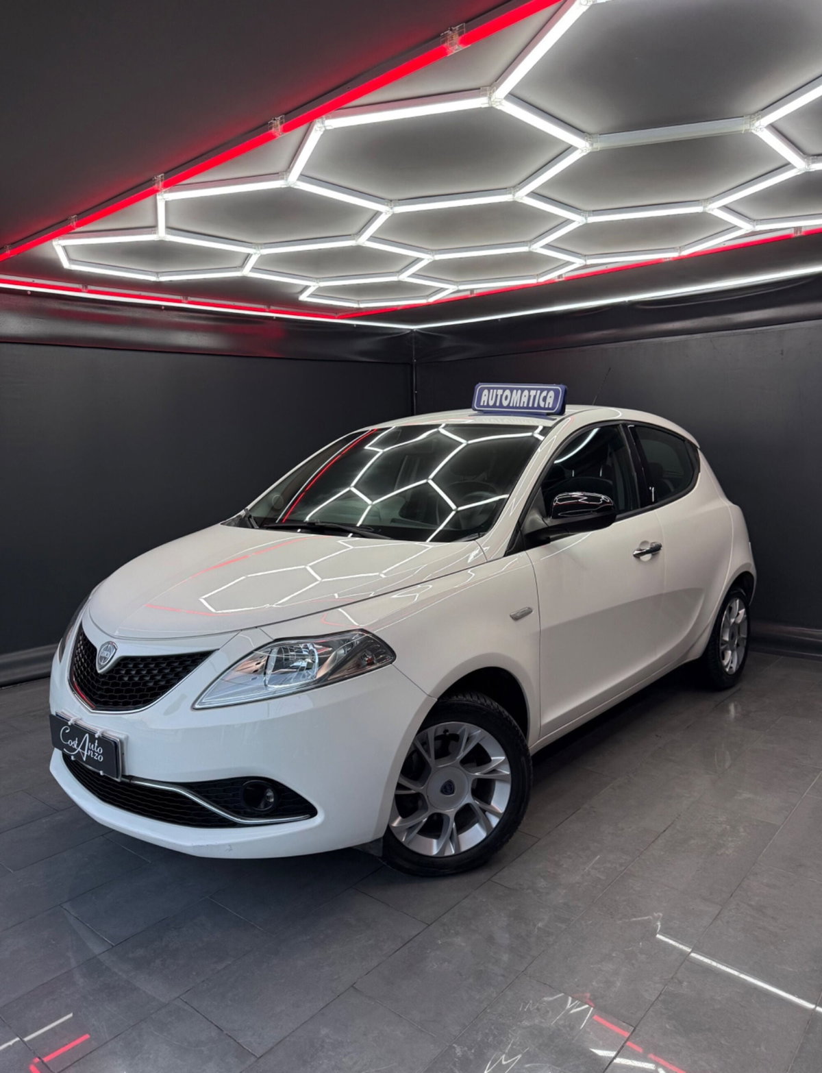 Lancia Ypsilon 0.9 TwinAir 85 CV 5 porte S&S DFN Platinum (4)