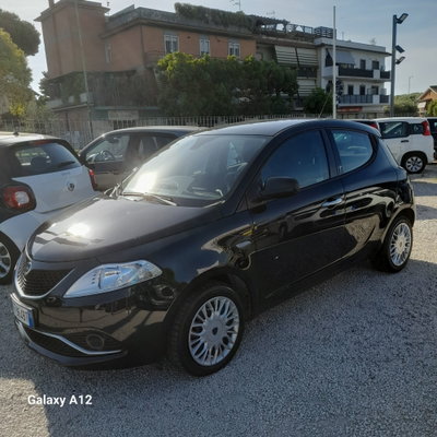 Lancia Ypsilon 1.2 69 CV 5 porte Gold (2)