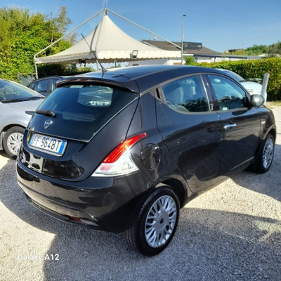 Lancia Ypsilon 1.2 69 CV 5 porte Gold (5)