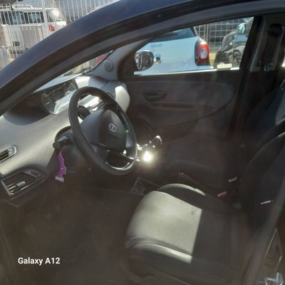 Lancia Ypsilon 1.2 69 CV 5 porte Gold (7)