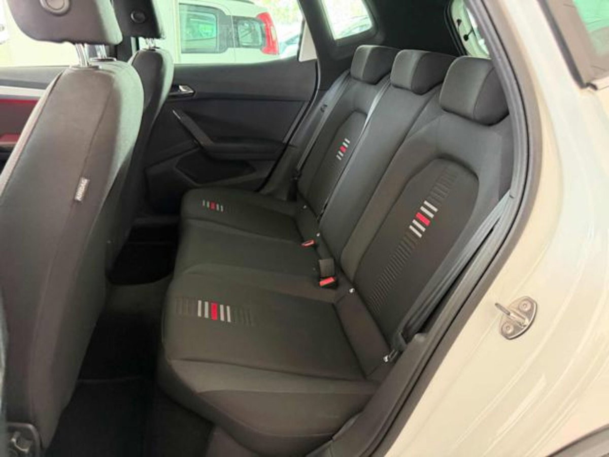 SEAT Arona 1.0 TGI FR (7)