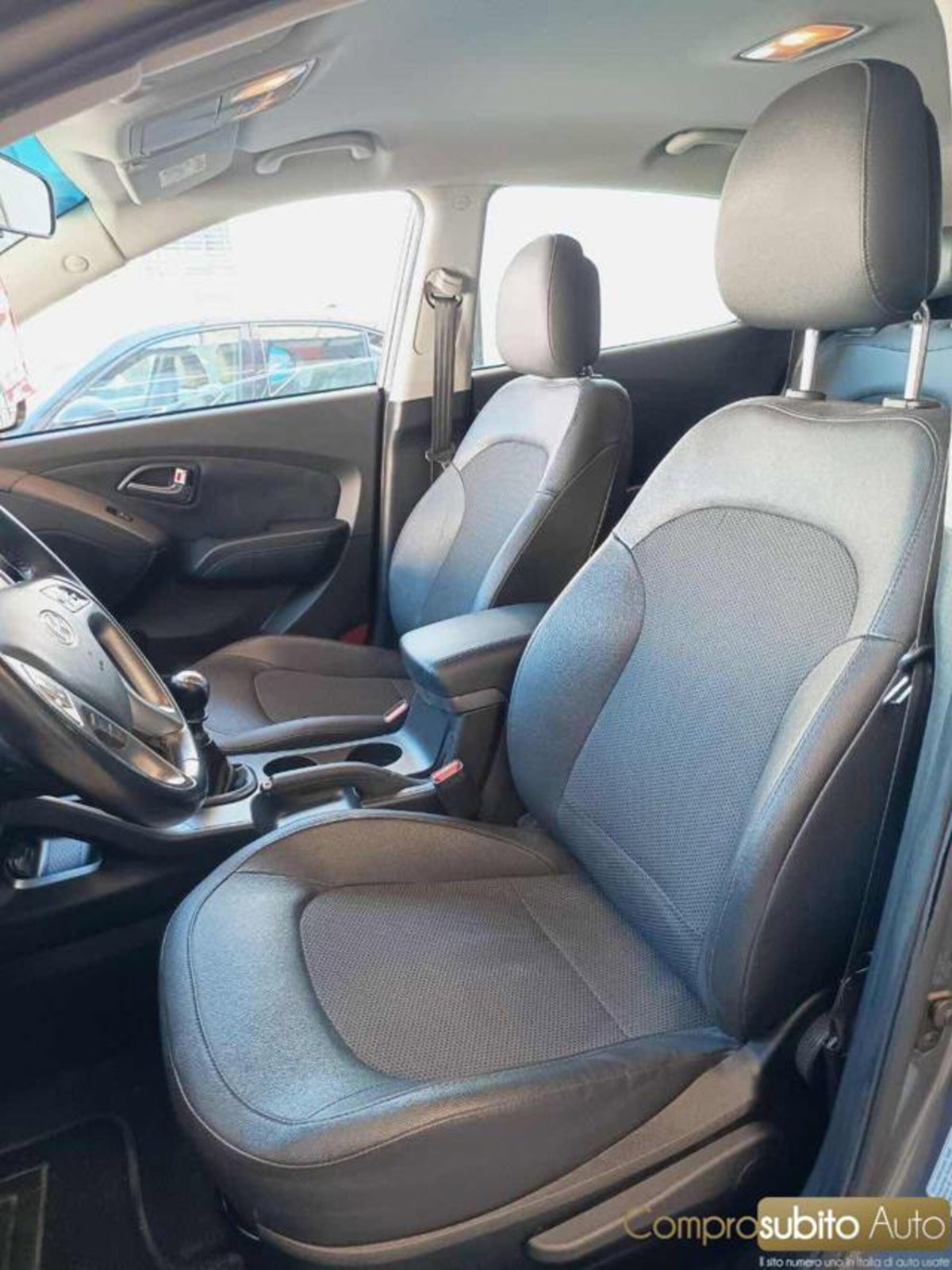 Hyundai ix35 1.7 CRDi 2WD Xpossible (13)