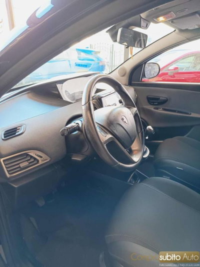 Lancia Ypsilon 1.0 FireFly 5 porte S&S Hybrid Silver Plus (10)