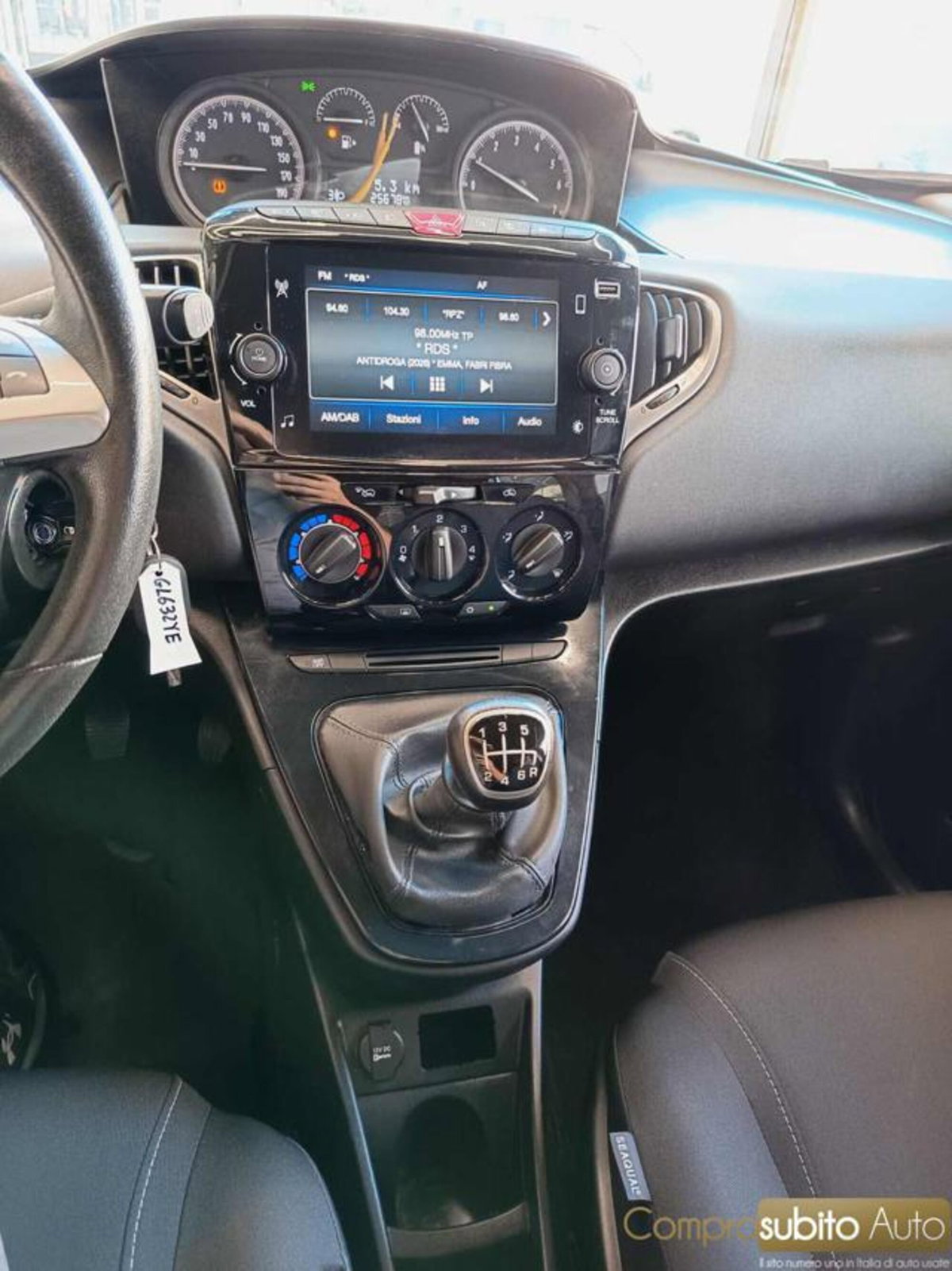 Lancia Ypsilon 1.0 FireFly 5 porte S&S Hybrid Silver Plus (14)