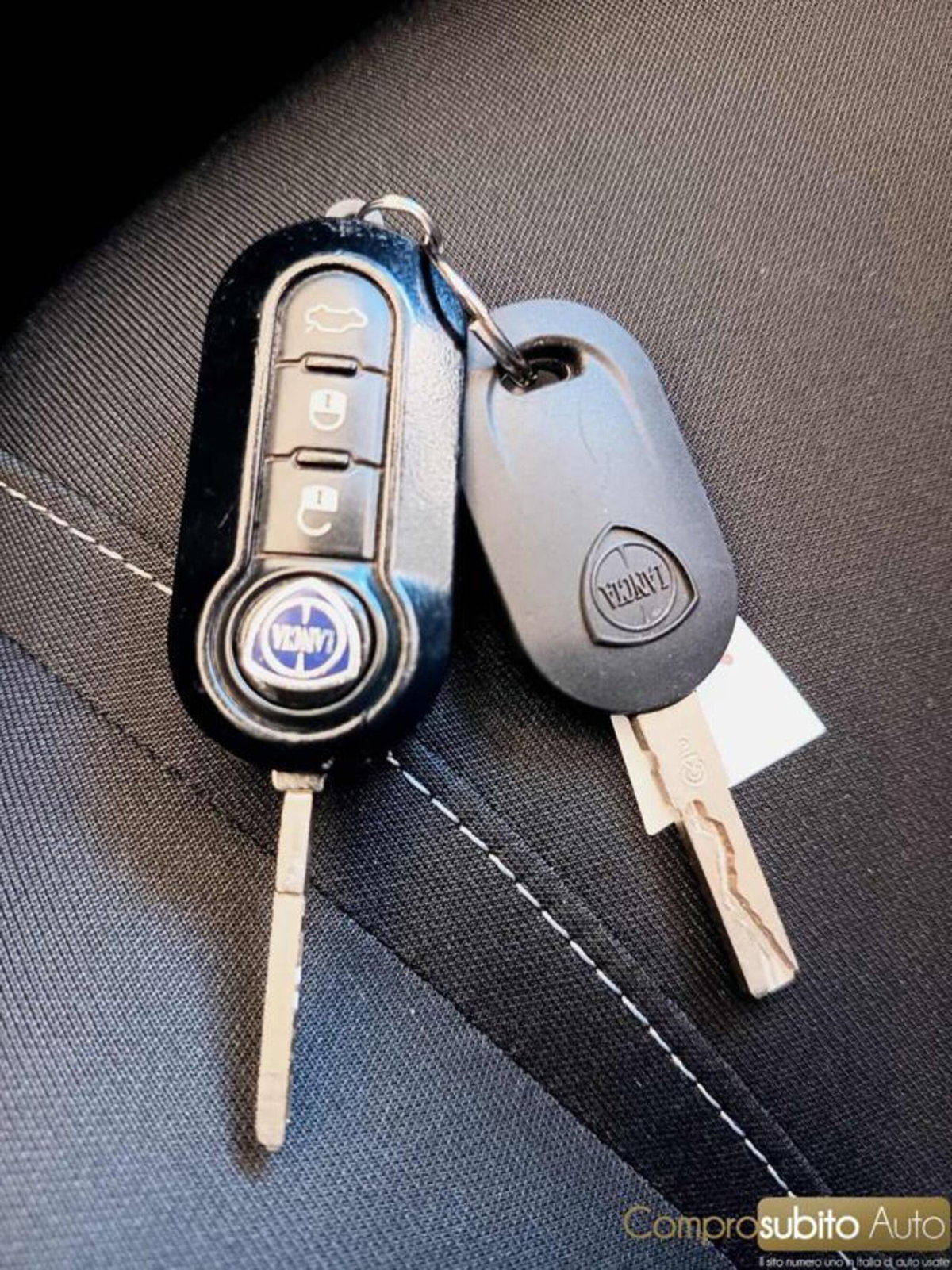 Lancia Ypsilon 1.0 FireFly 5 porte S&S Hybrid Silver Plus (16)