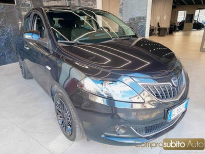 Lancia Ypsilon 1.0 FireFly 5 porte S&S Hybrid Silver Plus (2)