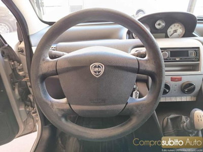 Lancia Ypsilon 1.2 69 CV Unyca (16)