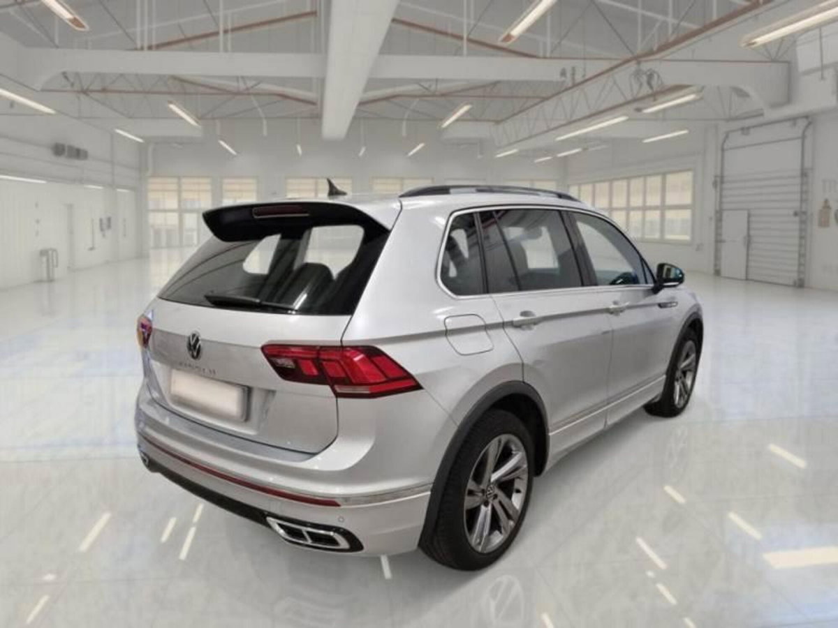 Volkswagen Tiguan 2.0 TDI 150 CV SCR DSG 4MOTION R-Line (3)