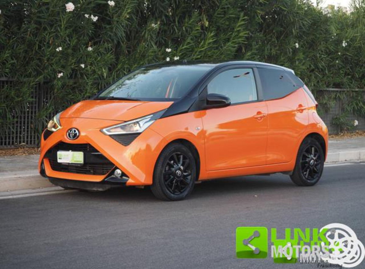 Toyota Aygo Connect 1.0 VVT-i 72 CV 5 porte x-wave orange