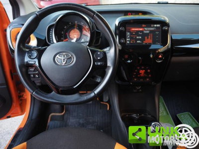 Toyota Aygo Connect 1.0 VVT-i 72 CV 5 porte x-wave orange (10)