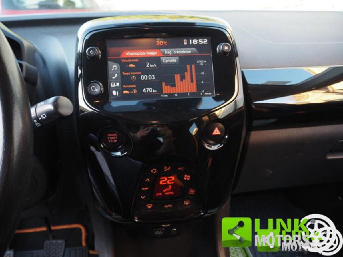 Toyota Aygo Connect 1.0 VVT-i 72 CV 5 porte x-wave orange (12)