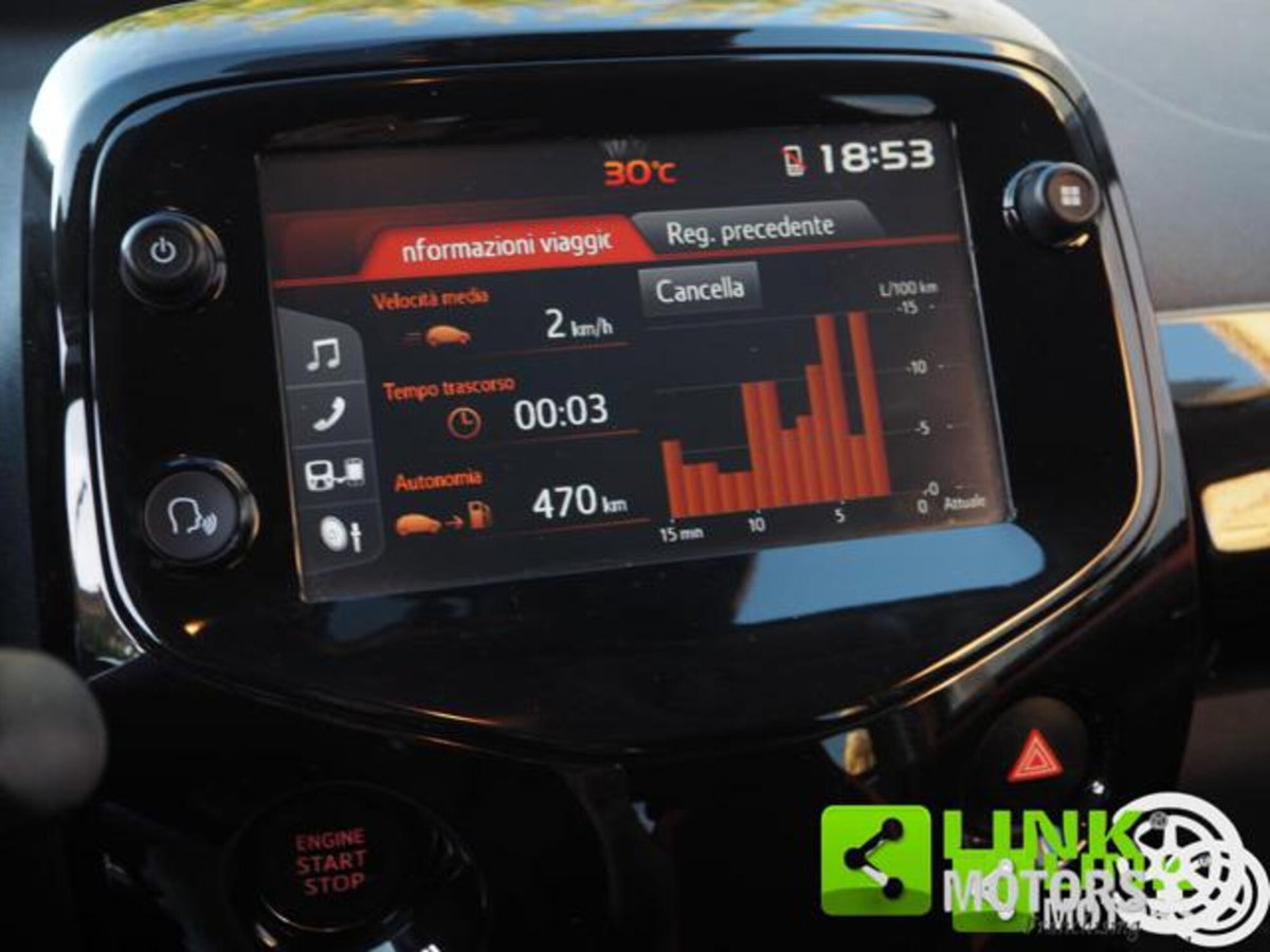 Toyota Aygo Connect 1.0 VVT-i 72 CV 5 porte x-wave orange (14)