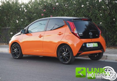 Toyota Aygo Connect 1.0 VVT-i 72 CV 5 porte x-wave orange (18)