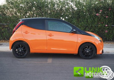 Toyota Aygo Connect 1.0 VVT-i 72 CV 5 porte x-wave orange (19)