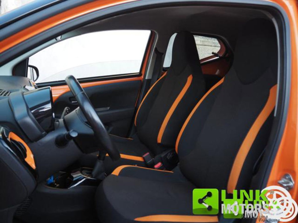 Toyota Aygo Connect 1.0 VVT-i 72 CV 5 porte x-wave orange (5)