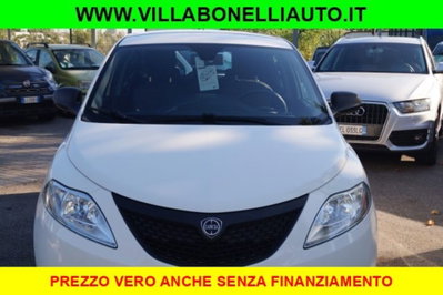 Lancia Ypsilon 1.0 FireFly 5 porte S&S Hybrid Ecochic Silver usata