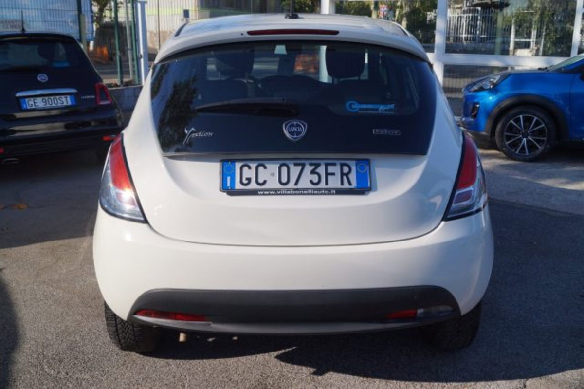 Lancia Ypsilon 1.0 FireFly 5 porte S&S Hybrid Ecochic Silver (5)