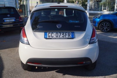 Lancia Ypsilon 1.0 FireFly 5 porte S&S Hybrid Ecochic Silver (5)
