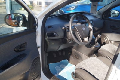 Lancia Ypsilon 1.0 FireFly 5 porte S&S Hybrid Ecochic Silver (7)
