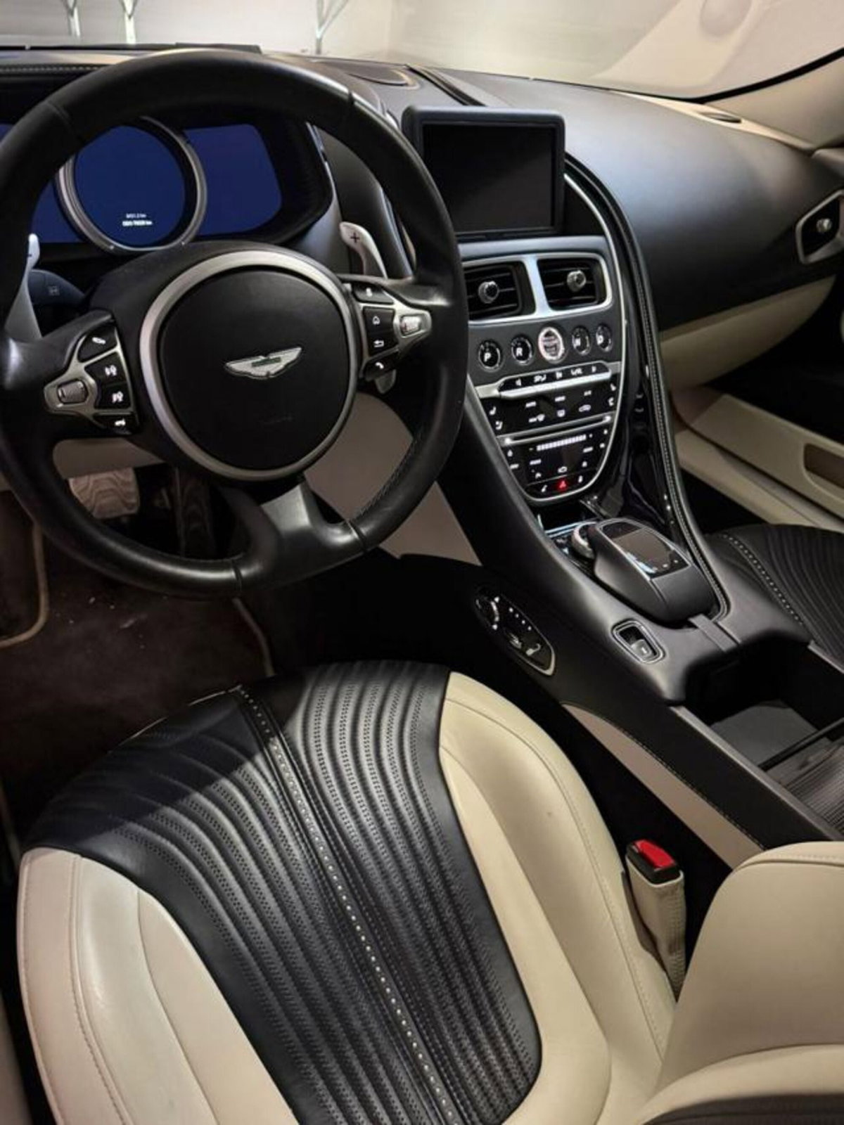 Aston Martin DB11 DB11 V12 Coupé (6)