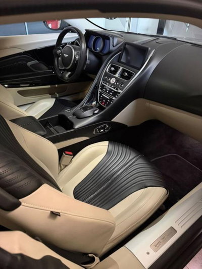 Aston Martin DB11 DB11 V12 Coupé (7)
