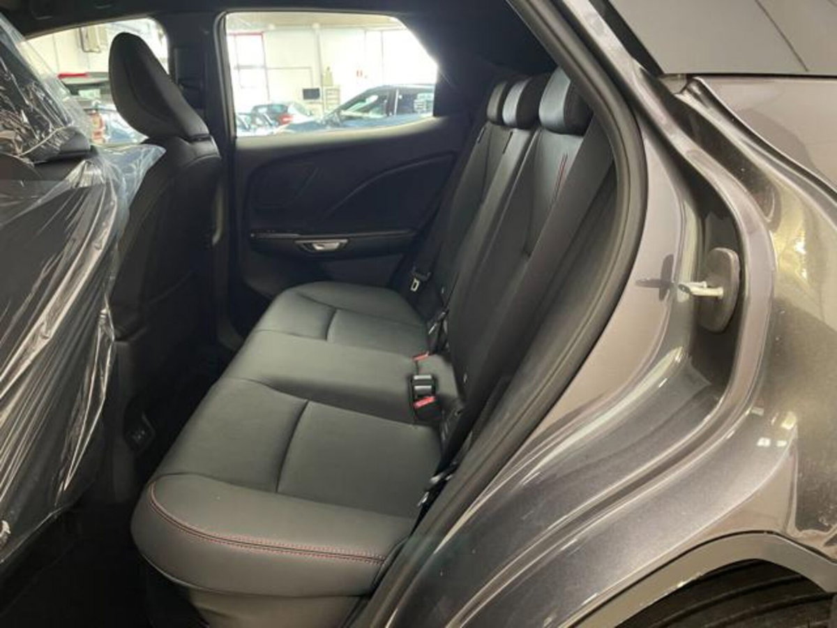Lexus LBX 1.5 hybrid Elegant 2wd (13)