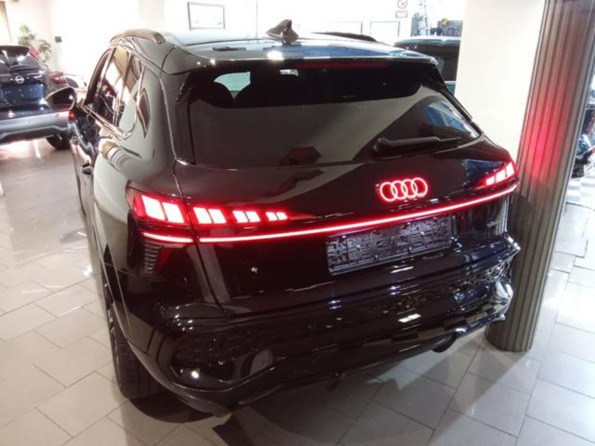 Audi Q3 Sportback 2.0 tfsi S line edition quattro 204cv s-tronic (4)