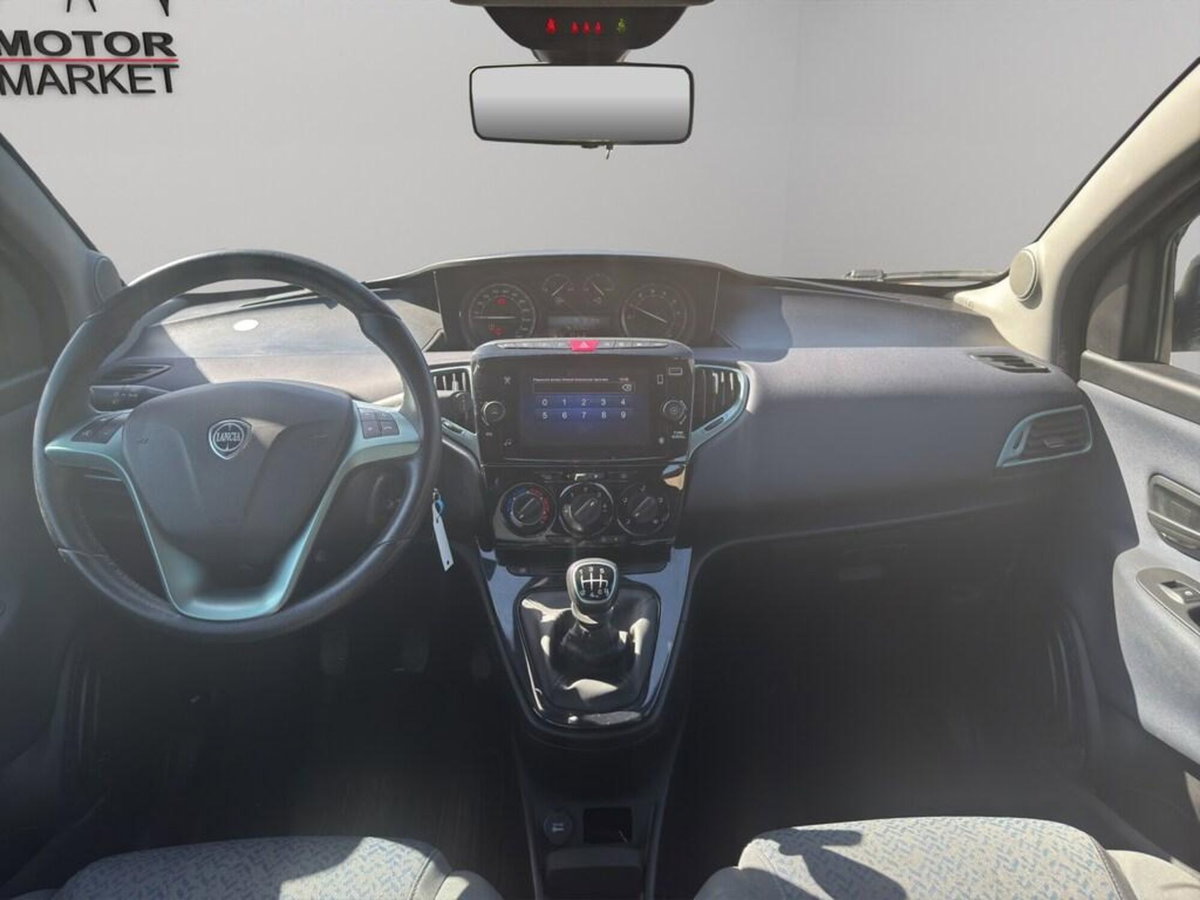 Lancia Ypsilon 1.0 FireFly 5 porte S&S Hybrid Gold Plus (14)