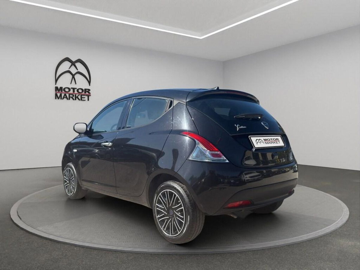 Lancia Ypsilon 1.0 FireFly 5 porte S&S Hybrid Gold Plus (8)