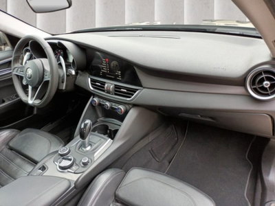 Alfa Romeo Giulia 2.2 Turbodiesel 210 CV AT8 AWD Q4 Veloce (10)
