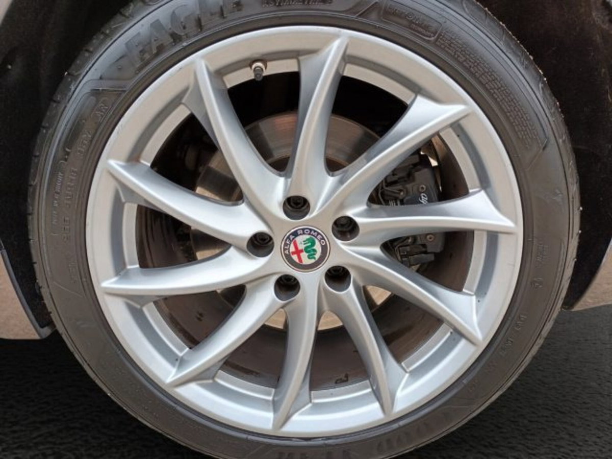 Alfa Romeo Giulia 2.2 Turbodiesel 210 CV AT8 AWD Q4 Veloce (17)