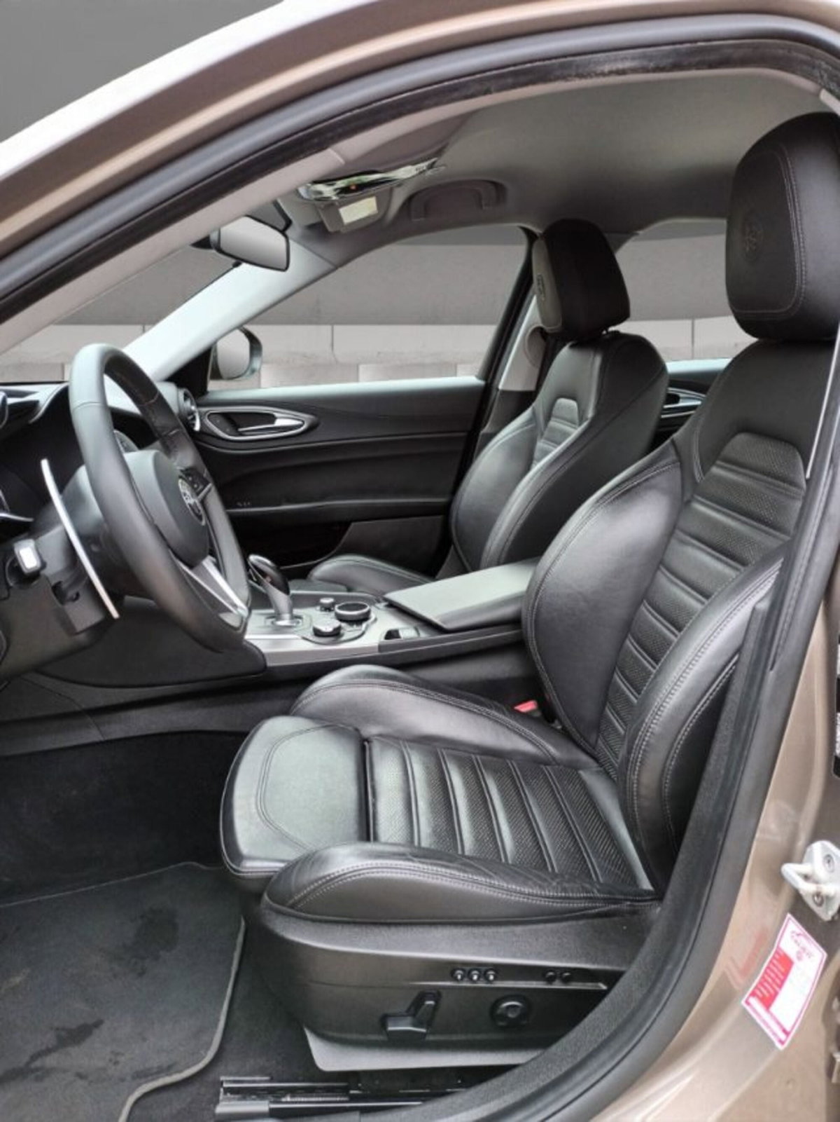 Alfa Romeo Giulia 2.2 Turbodiesel 210 CV AT8 AWD Q4 Veloce (6)