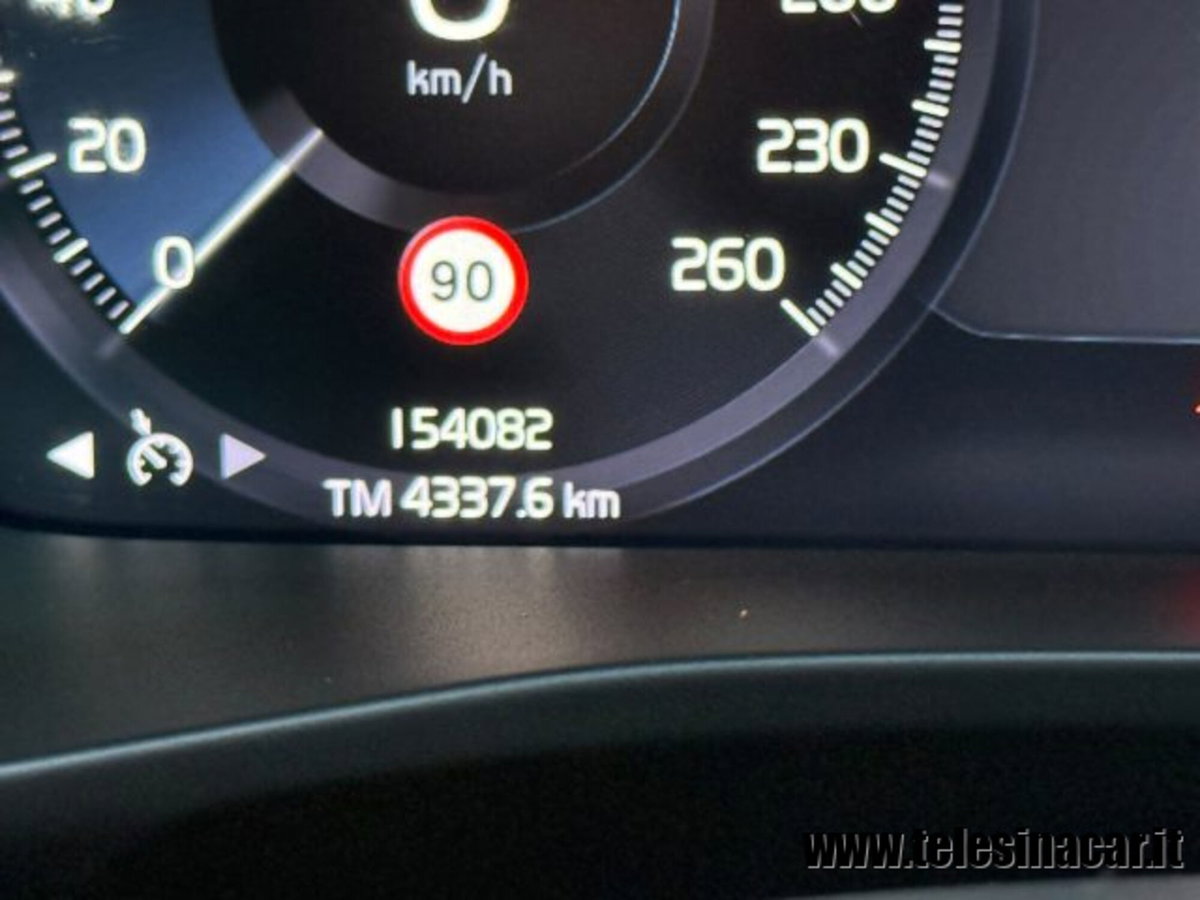 Volvo XC40 T4 Recharge Plug-in Hybrid R-design (15)