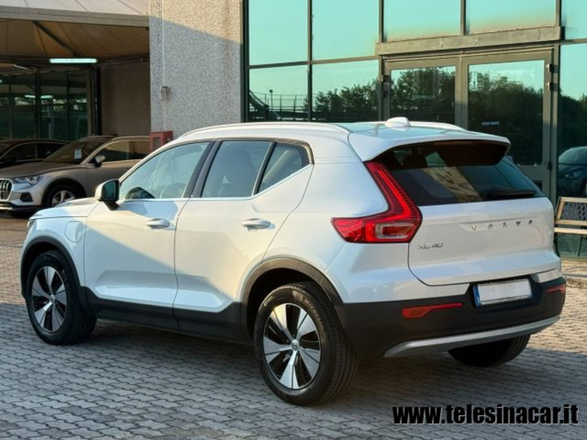 Volvo XC40 T4 Recharge Plug-in Hybrid R-design (8)