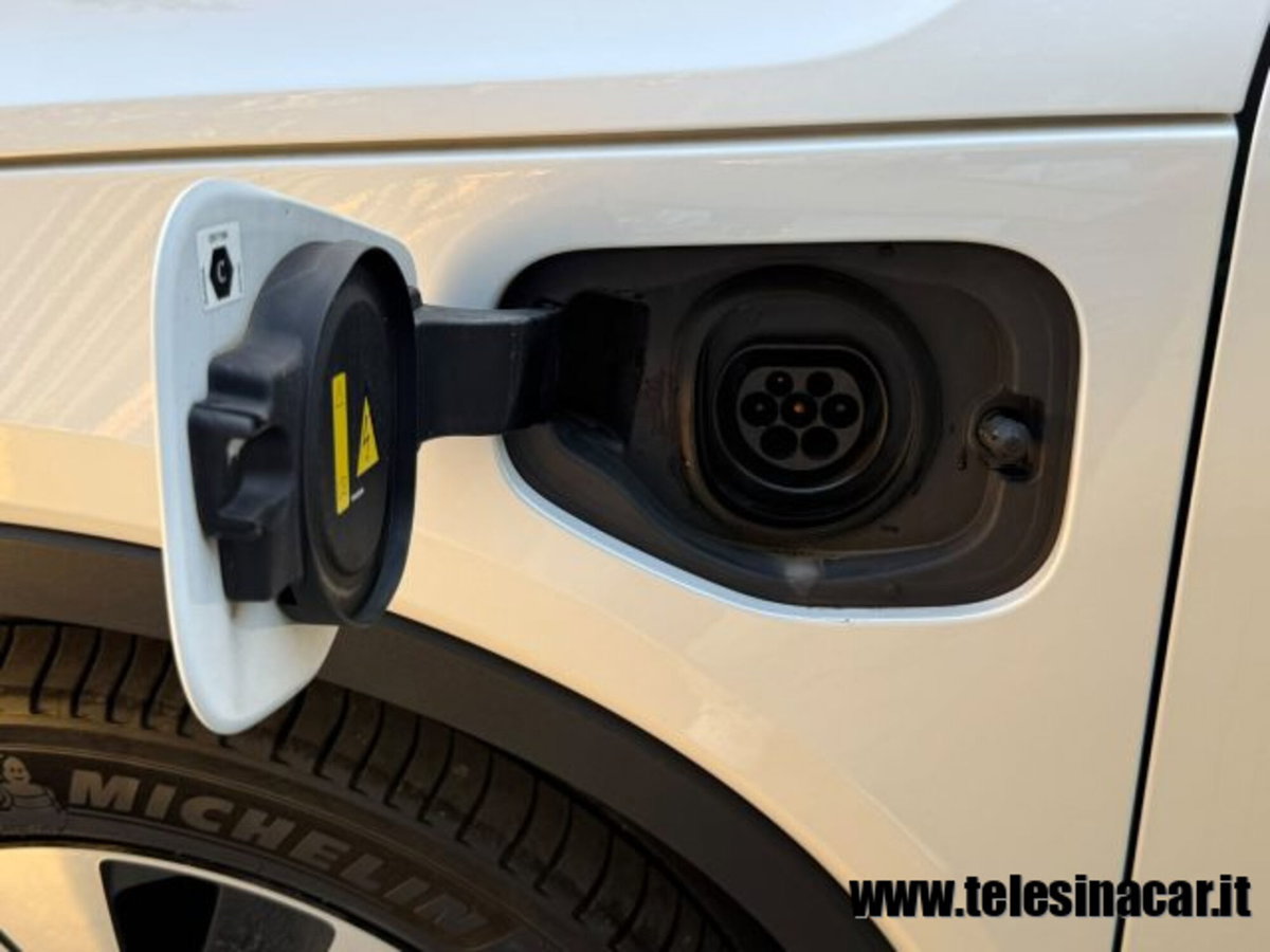 Volvo XC40 T4 Recharge Plug-in Hybrid R-design (9)