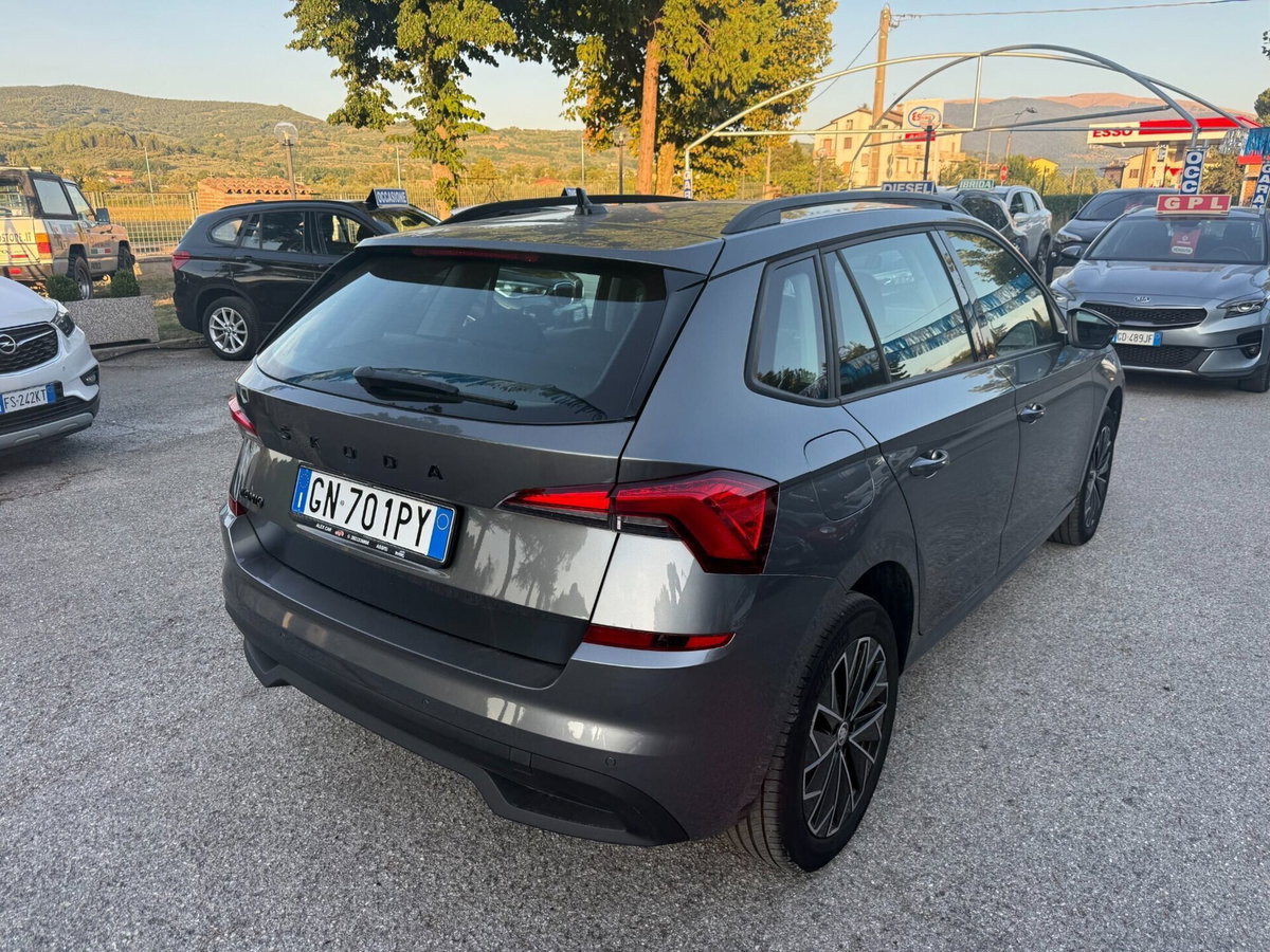 Skoda Kamiq 1.5 tsi Black Dots 150cv dsg (4)
