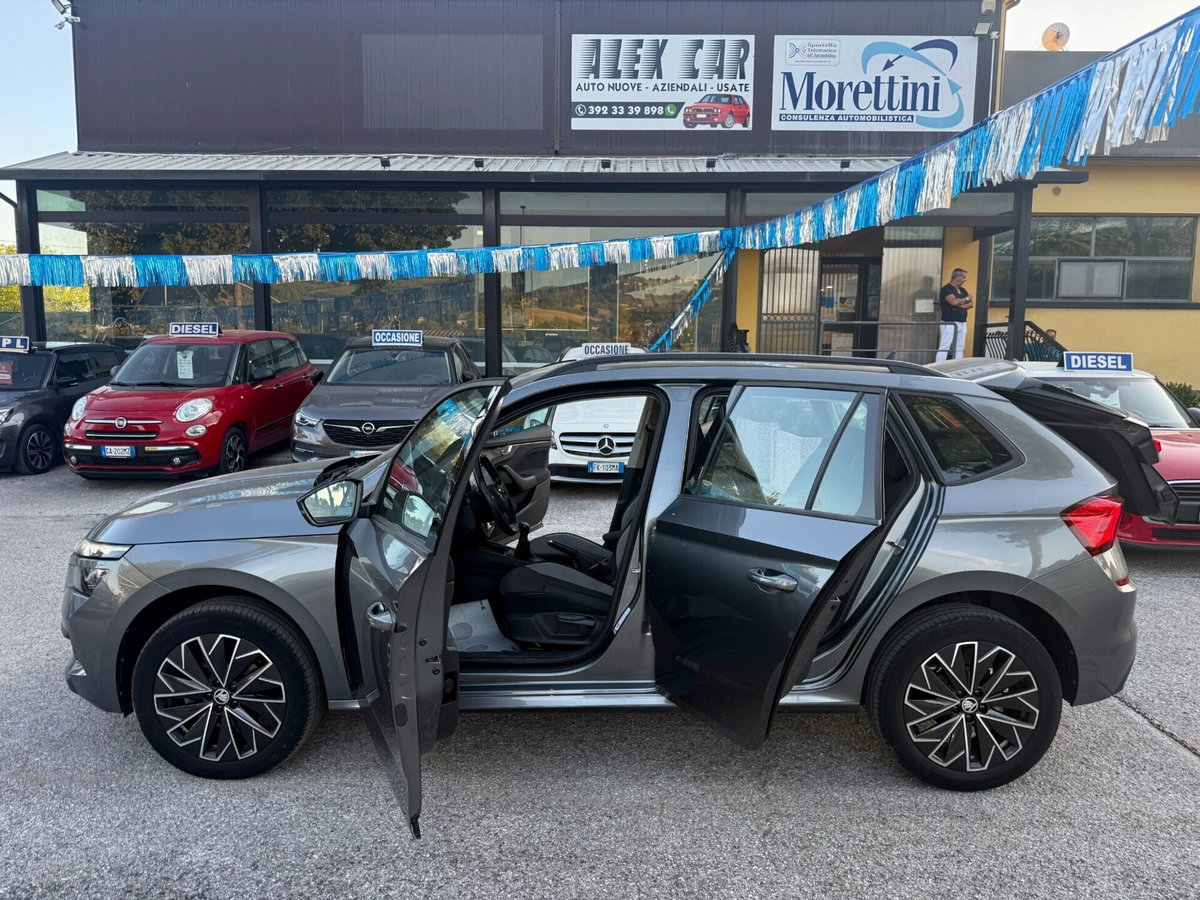 Skoda Kamiq 1.5 tsi Black Dots 150cv dsg (5)