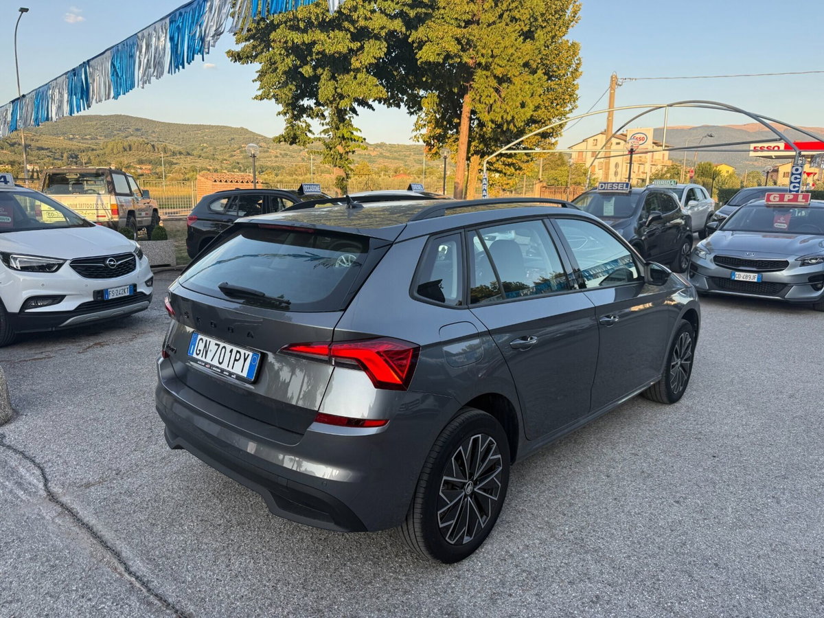 Skoda Kamiq 1.5 tsi Black Dots 150cv dsg (9)