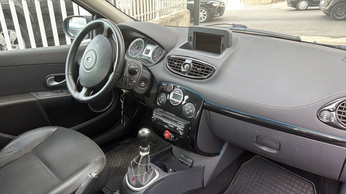 Renault Clio 1.2 16V 5 porte Dynamique (8)